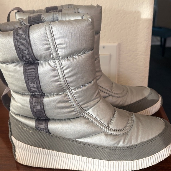 Sorel Out N About Puffy Mid Boots, Silver Snow Boot Women’s Size 8.5 - Picture 11 of 13